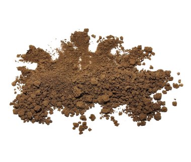 Beyaz arkaplanda izole edilmiş toprak yığını