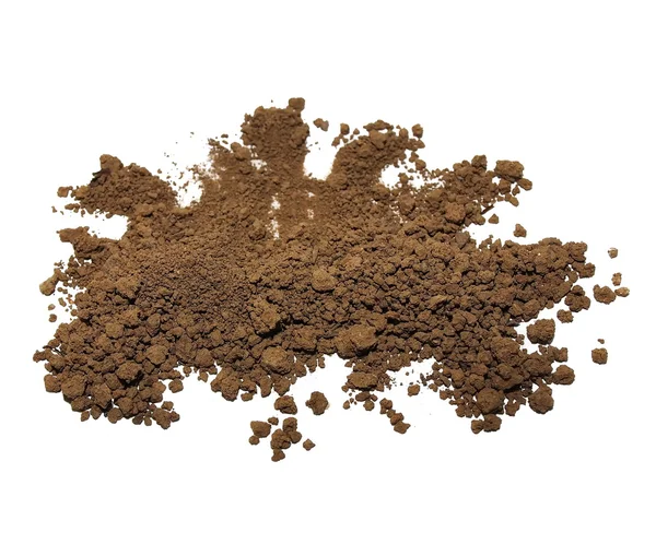 Beyaz arkaplanda izole edilmiş toprak yığını