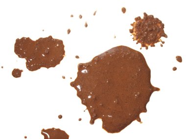 kırpma yolu ile beyaz arka plan üzerinde izole damla püskürtülür çamur