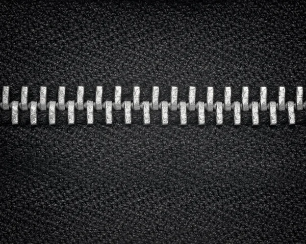 Siyah kumaş ile fermuar dişleri yakın çekim