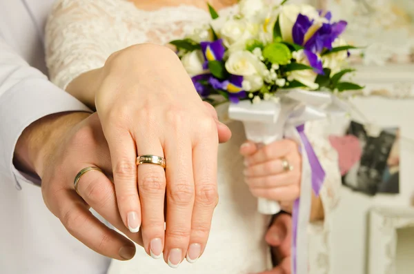 Eine Hochzeit Hände — Stockfoto