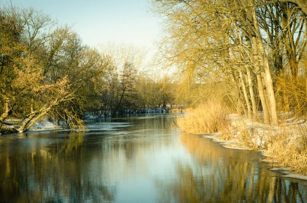 Tranquil Rural River Winter — Stock Photo, Image