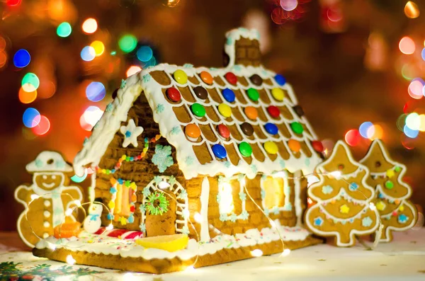 Lebkuchenhaus Mit Verschwommenem Lichterkranz Hintergrund Stockbild