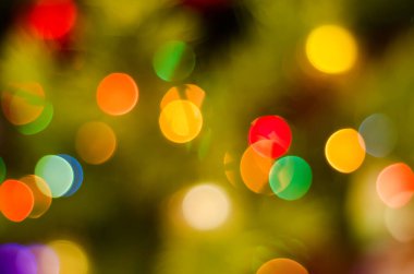 Bulanık çelenk ışıklarının soyut Noel arkaplanı