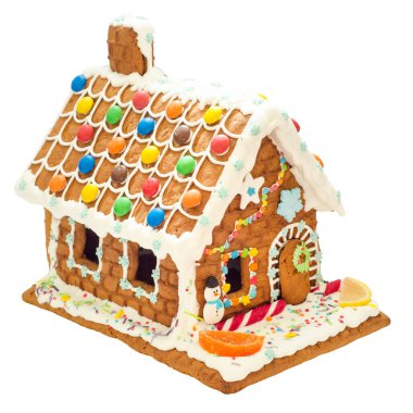 Beyaz arka planda izole edilmiş zencefilli kurabiye evi