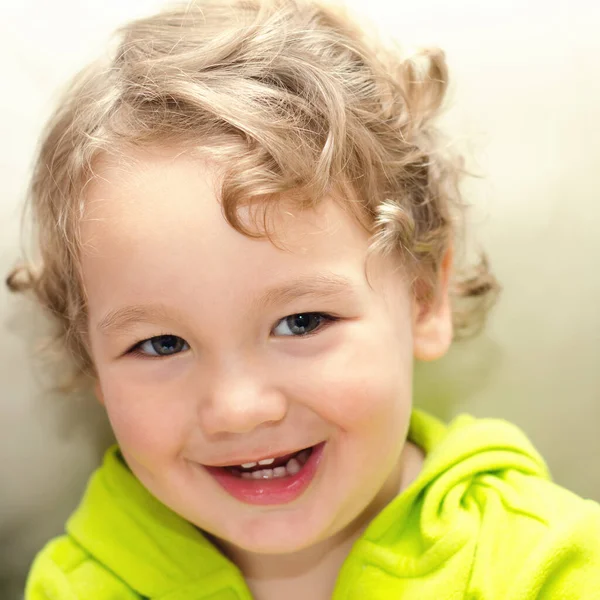 Усміхнений Портрет Маленького Хлопчика Крупним Планом — стокове фото