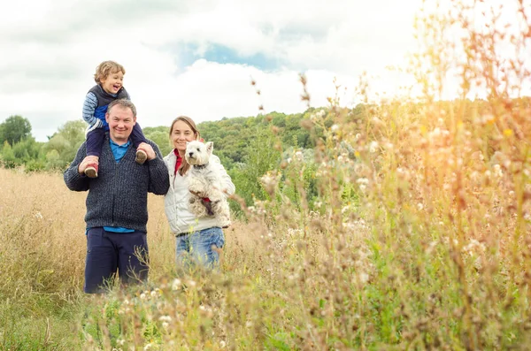 Gelukkig Familie Genieten Weekend Buiten — Stockfoto