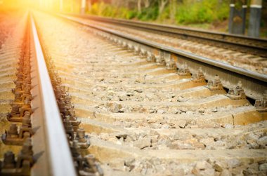 Eski boş demiryolu rayları kapanıyor