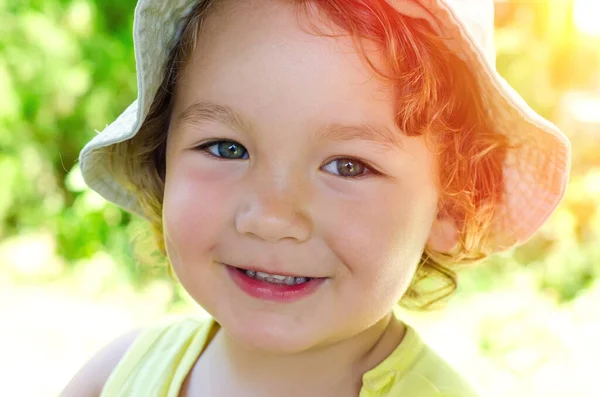 Retrato Niño Pequeño Aire Libre — Foto de Stock