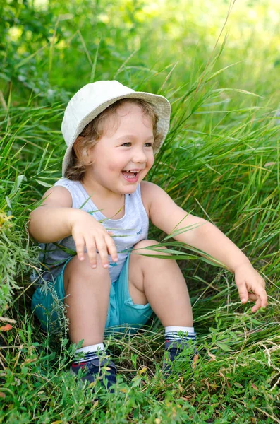 Happy Little Boy Sitting Green Grass — Stock Photo, Image