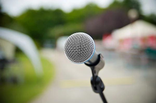Microfone ao ar livre — Fotografia de Stock
