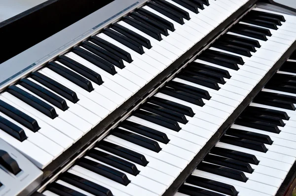 Un teclado de piano — Foto de Stock
