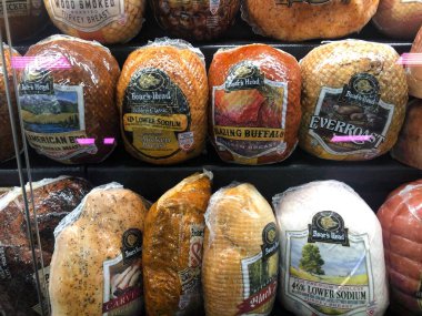 Farklı ürünlerin satıldığı süpermarket fotoğrafları. Bu süpermarket Arizona 'da bulunmaktadır..
