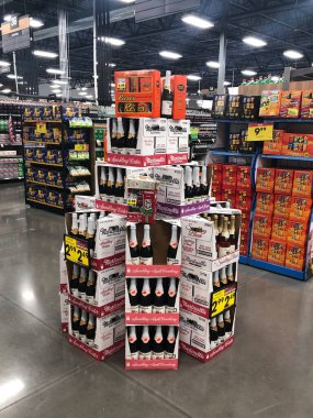 Farklı ürünlerin satıldığı süpermarket fotoğrafları. Bu süpermarket Arizona 'da bulunmaktadır..