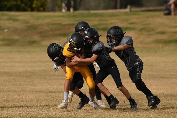 Children Playing Pop Warner Local League Learning Skills Playing Guides — Stock Photo, Image