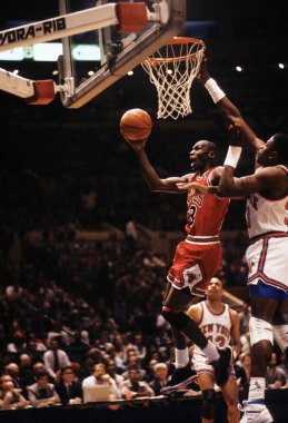 Chicago Bulls 'dan Michael Jordan normal bir sezon maçında. Michael Jordan NBA 'de oynarken bir efsaneydi.