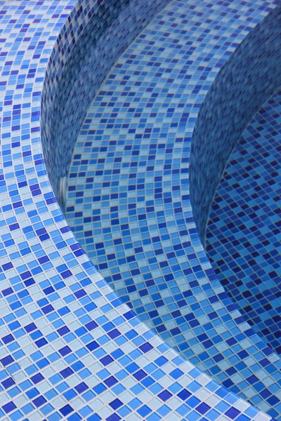 Étapes courbes à la piscine — Photo