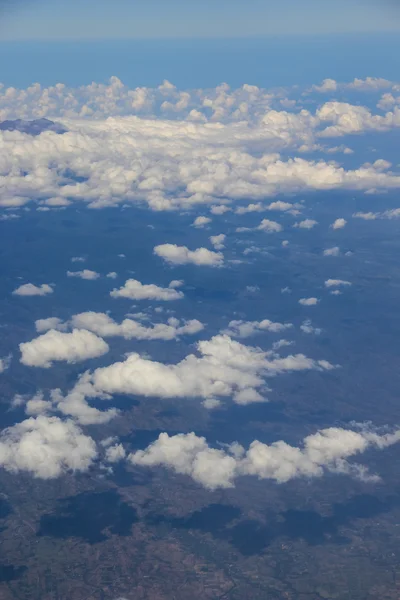 Nuvens suaves sobre vista — Fotografia de Stock