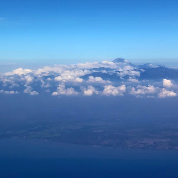 Nuvens suaves sobre vista — Fotografia de Stock