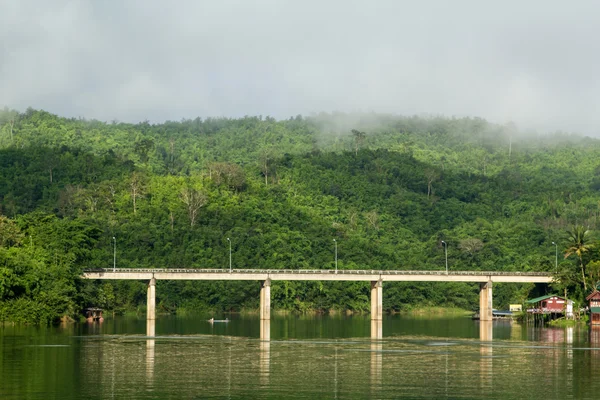 Bridge across river — Stock Photo, Image