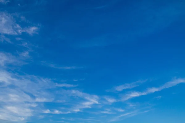 Blå himmel bakgrund — Stockfoto