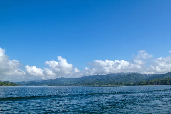 Lake and mountain — Stock Photo, Image