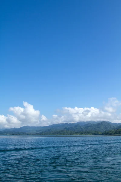 Lago e montanha — Fotografia de Stock