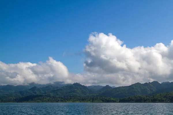 Göl ve dağ — Stok fotoğraf