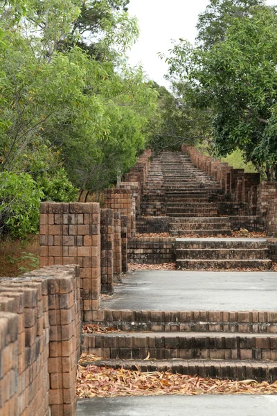 Cesta kámen cihlové schody — Stock fotografie