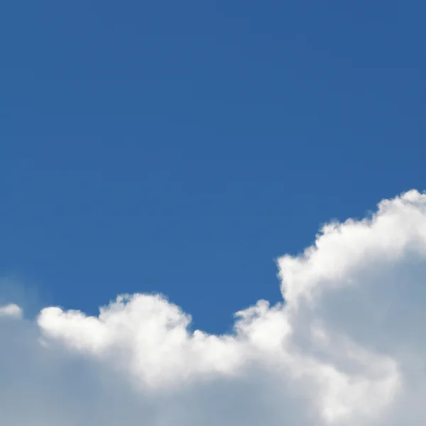 Nuvens com céu azul — Fotografia de Stock