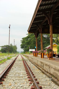 eski ülkenin yerel tren istasyonu