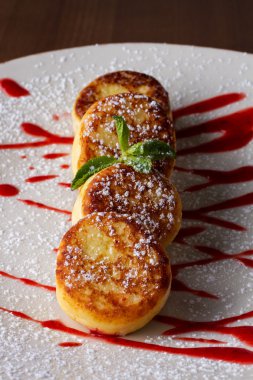 Süzme peynirli krep.