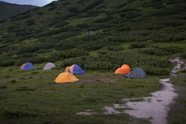 Kolorowe namioty Kemping. — Zdjęcie stockowe