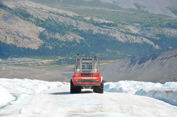 ATHABASCA GLACIER, ALBERTA
