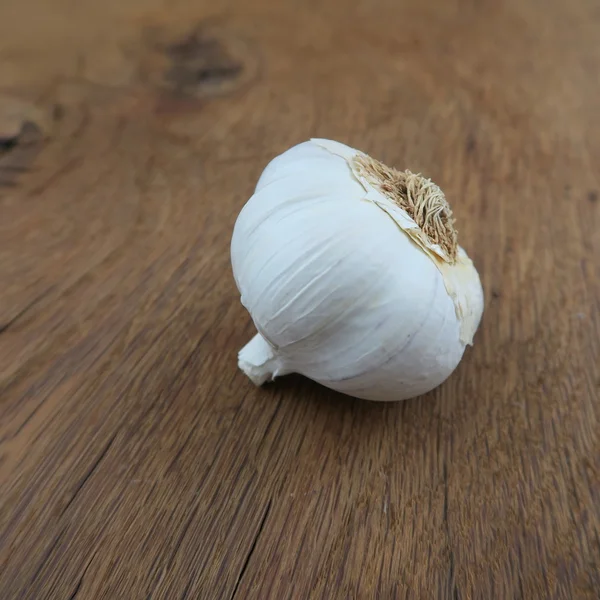 Garlic in wood — Stock Photo, Image