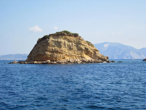 Острівець скелі — стокове фото