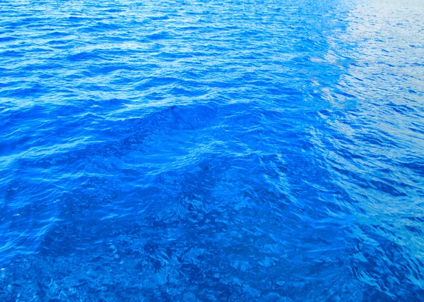 Vivid blue water — Stock Photo, Image