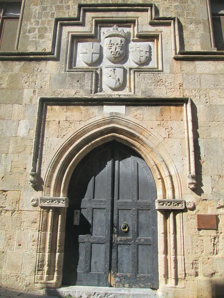 Old Fort Dorway with family crests in stone above. — Stock Photo, Image