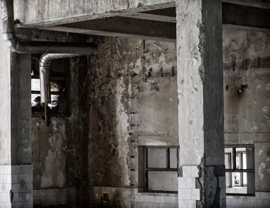Eski ve terk edilmiş bina - sütun yok