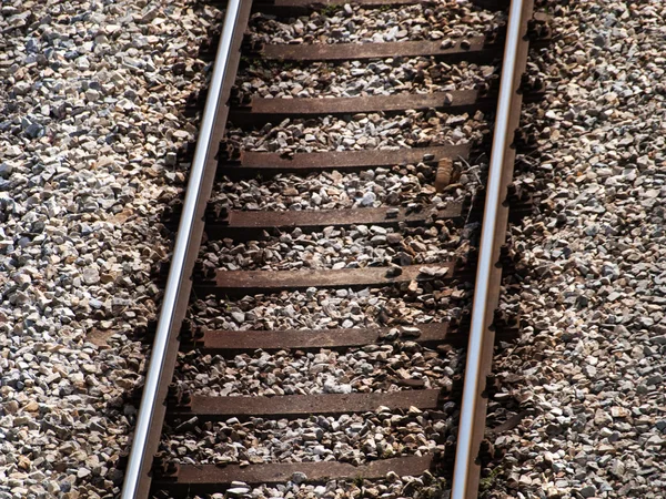 Старі іржаві залізничні колії — стокове фото