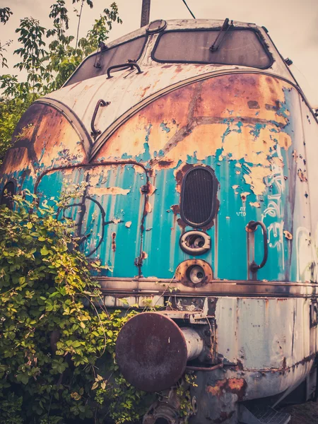 Eski abandones vintage tren lokomotif — Stok fotoğraf