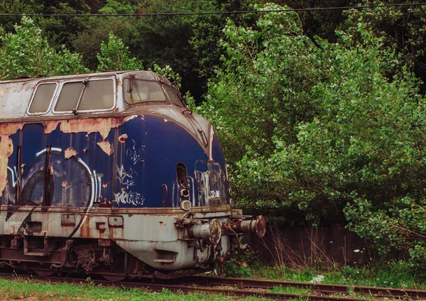 Magnifique mais déroutante locomotive de train bleu — Photo