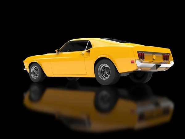 Große gelbe Muscle Car auf schwarzem reflektierendem Hintergrund — Stockfoto