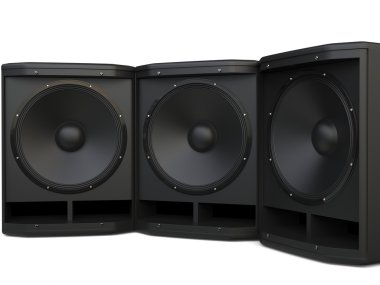 Üç küçük subwoofer hoparlör