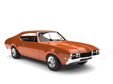 Metalik turuncu eski araba restore edildi