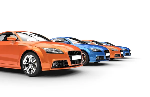 Fila de carros azuis e laranja — Fotografia de Stock
