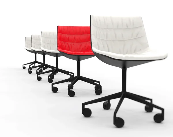 Roter Bürostuhl in Reihe weißer Bürostühle mit Fokus auf rotem Stuhl. — Stockfoto