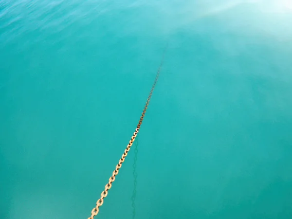 Catena di ancoraggio in acqua — Foto Stock