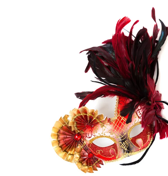 Mardi gras vermelho ou máscara veneziana sobre um fundo branco — Fotografia de Stock