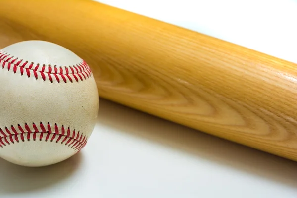 Baseball and bat — Stock Photo, Image